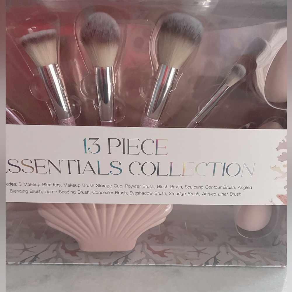 Makeup brushes